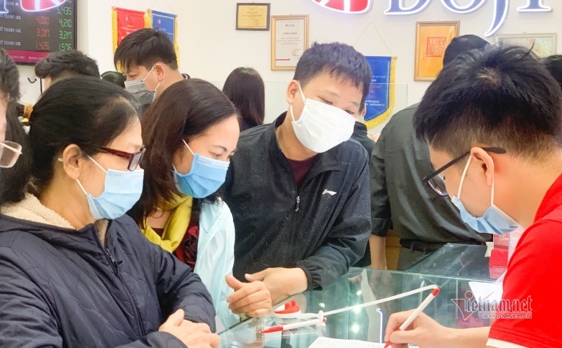 Giá vàng hôm nay 3/4: Một tuần tăng mạnh, dân buôn bất ngờ