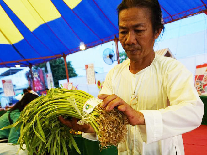 Người đàn ông Cần Thơ trồng rau muống, xây 6 cây cầu tặng dân