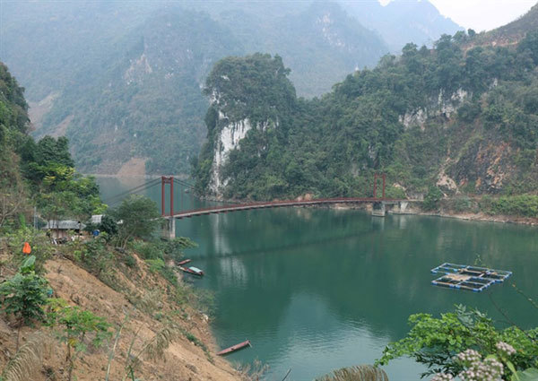 Discovering Pe Rang Ky cave on Tua Chua plateau