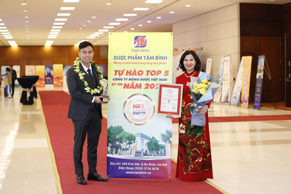 Bất ngờ tác giả những câu thơ ‘đốn tim’ khách hàng của Dược Tâm Bình