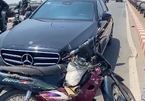 Hành động bất ngờ của chủ xe Mercedes khi tông trúng xe máy chuyển làn ẩu