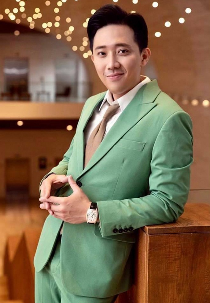 Trấn Thành diện vest 4000 USD đeo đồng hồ 12 tỷ sang Indonesia làm MC