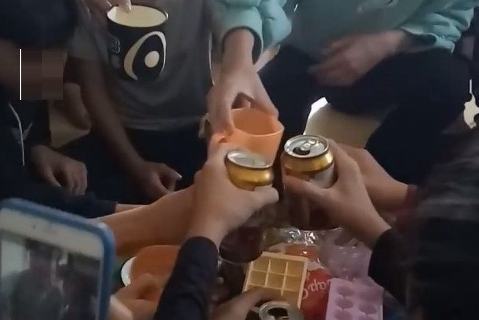 Sở GD-ĐT Thanh Hóa lên tiếng về clip cô giáo cổ vũ học trò uống bia