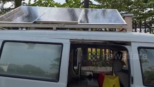 Xe nhà di động lắp pin mặt trời ở Sài Gòn được lên báo ngoại