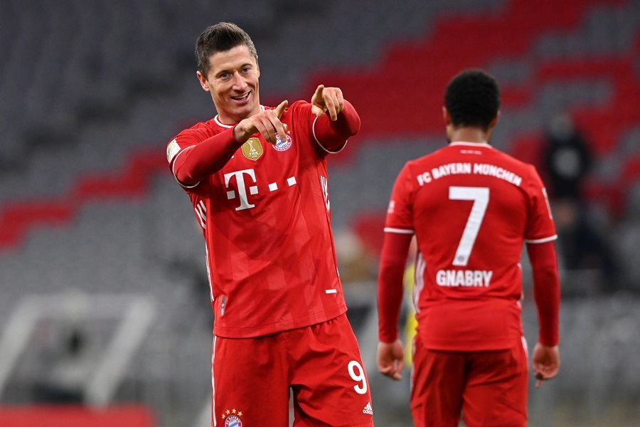 Lewandowski lên đồng, Bayern ngược dòng khó tin trước Dortmund