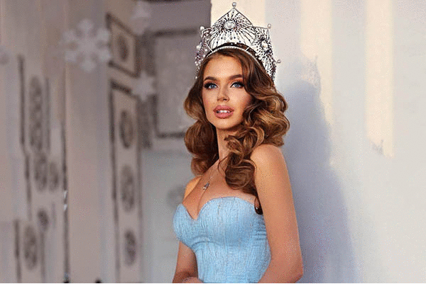 Nhan sắc 'búp bê Nga' nóng bỏng Hoa hậu Hoàn vũ Nga 2020