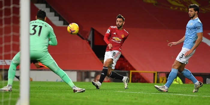 Bruno Fernandes bật lại những chỉ trích trước derby Manchester