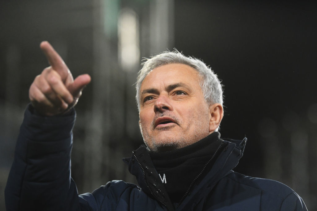 Mourinho đáp trả. Tottenham chơi tiêu cực mà ghi 100 bàn đấy!