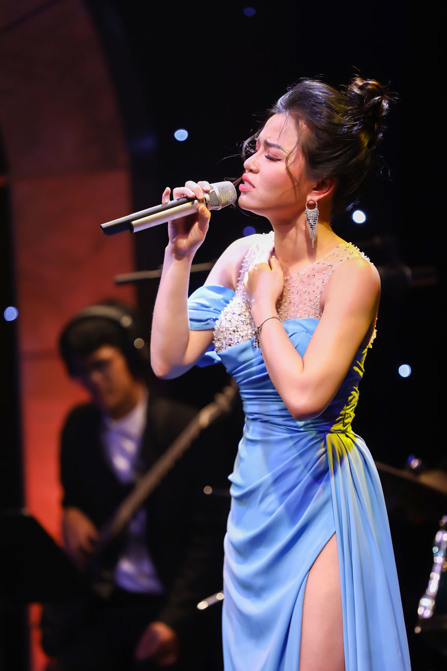 Cuộc 'Yêu' 15 năm mới mẻ cùng jazzband của Hiền Nguyễn Soprano