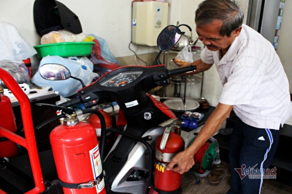 Ông kỹ sư ‘ghét lửa’ quyết chế tạo xe cứu hỏa trong hẻm nhỏ, ca nô chữa cháy trên sông