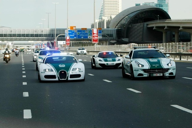 Choáng ngợp bộ sưu tập xe sang của cảnh sát xứ giàu có Dubai
