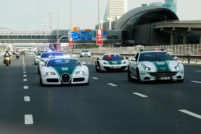 Choáng ngợp bộ sưu tập xe sang của cảnh sát xứ giàu có Dubai