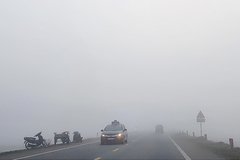 Sương mù dày đặc bủa vây nhiều cung đường ở Nghệ An
