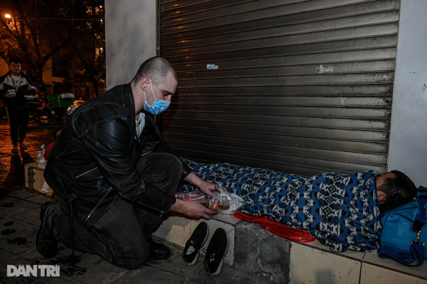 British man provides help to Hanoi's homeless people