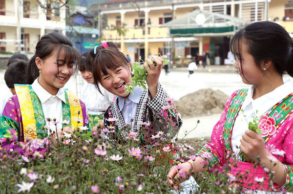 Beauty of women in Ha Giang Province’s plateau of rocks