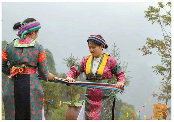 Beauty of women in Ha Giang Province’s plateau of rocks