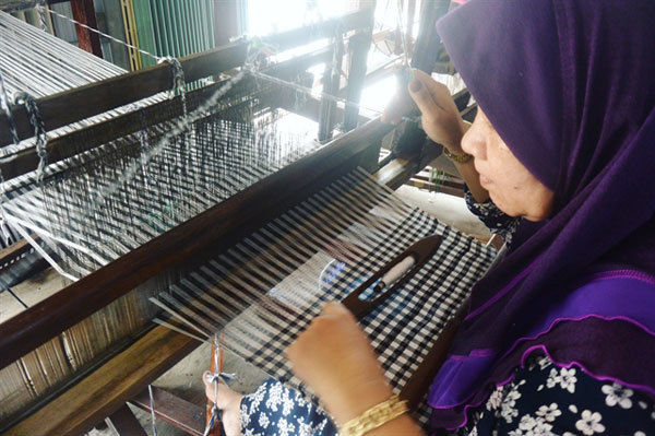 Stories told from threads on a loom