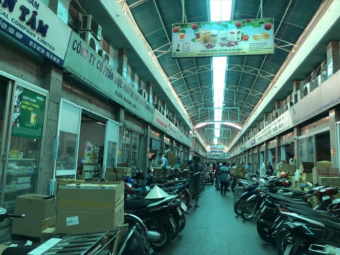 Bát nháo chợ tân dược lớn nhất nước: Mua gì cũng bán