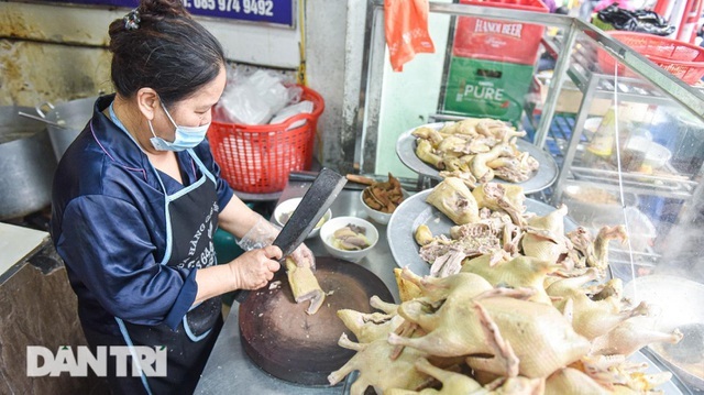 Quán ngan gié lâu đời ở Hà Nội, bà chủ U60 'toát mồ hôi' bán 400 con/ ngày