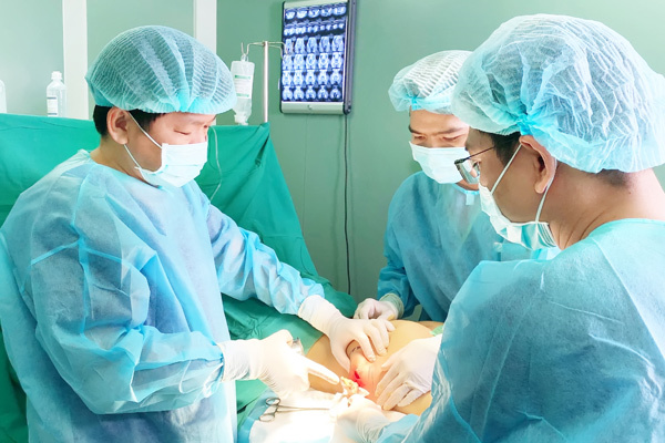 Tự tiêm filler tại nhà, cô gái bị hoại tử vòng ba