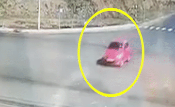 Lao nhanh qua ngã tư, ô tô 4 chỗ bị xe tải tông bẹp rúm ở Đồng Nai