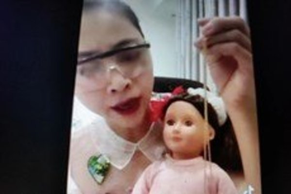 Vụ clip Thơ Nguyễn 'xin vía búp bê': Bác sĩ kể thêm ca bệnh con rối loạn do nhìn thấy mẹ 'lên đồng'