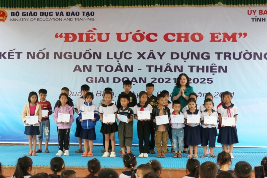 “Điều ước cho em” đến với học sinh Quảng Bình, Quảng Trị