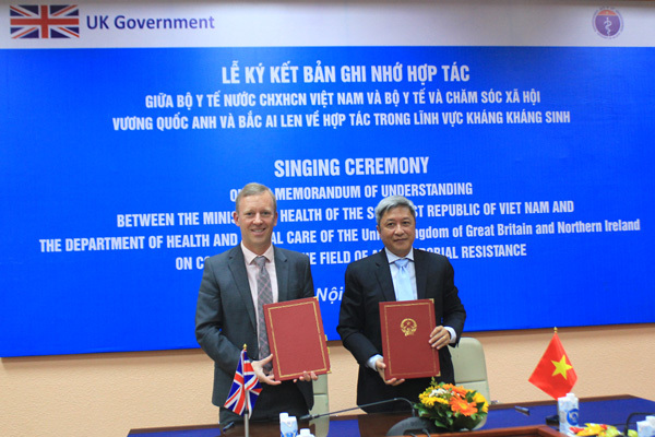Việt – Anh hợp tác giám sát tình trạng kháng kháng sinh ở Việt Nam