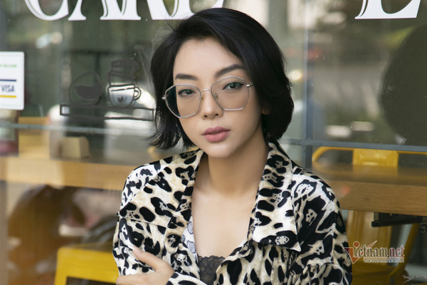 Trung tá, ca sĩ Phương Anh: Mấy năm trời, tôi sống dưới đáy suy sụp!