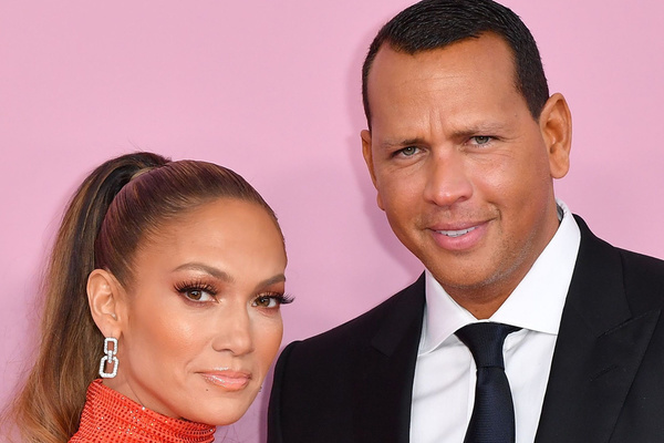 Jennifer Lopez và Alex Rodriguez chính thức hủy hôn