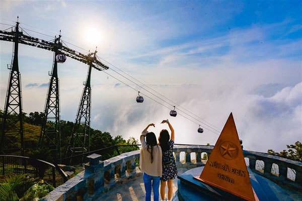 Việt Nam welcomed 12.6 million foreign tourists, revenue hits $1.5