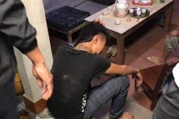 Đâm chết người vì bị vây đánh đòi nợ tiền hát karaoke