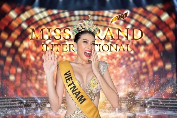 Ngọc Thảo gây chú ý trong phần thi chụp ảnh cùng vương miện