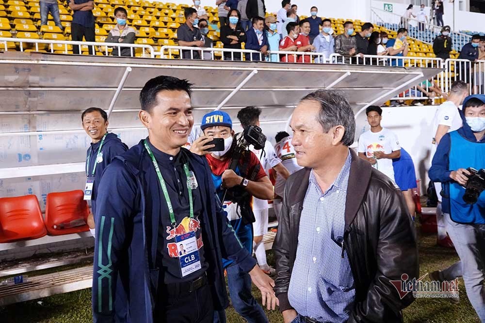 V-League 2021 hủy kết quả: Bầu Đức và HAGL chưa thể... lên đời