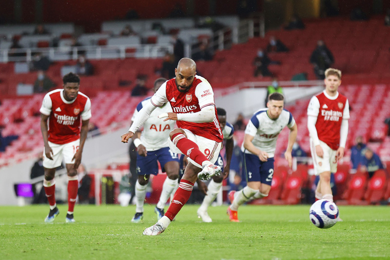 Arsenal xuất sắc ngược dòng hạ Tottenham
