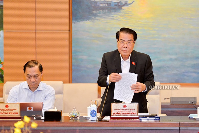 'Bộ GD-ĐT cần làm rõ việc cho sử dụng điện thoại trong lớp'