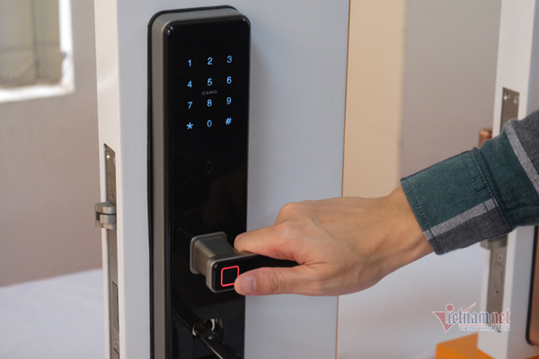 Make-in-Vietnam smart locks to compete with foreign models