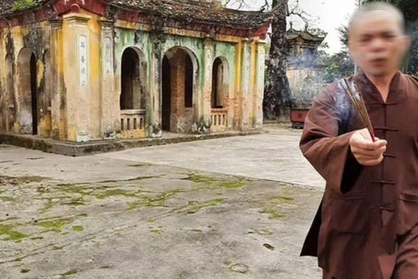 Sư trụ trì từng dọa thả chó cắn nát mặt phật tử lại tiếp tục gây bức xúc vì xua đuổi bé gái, dùng nắm nhang đang cháy đập vào tay người tham quan