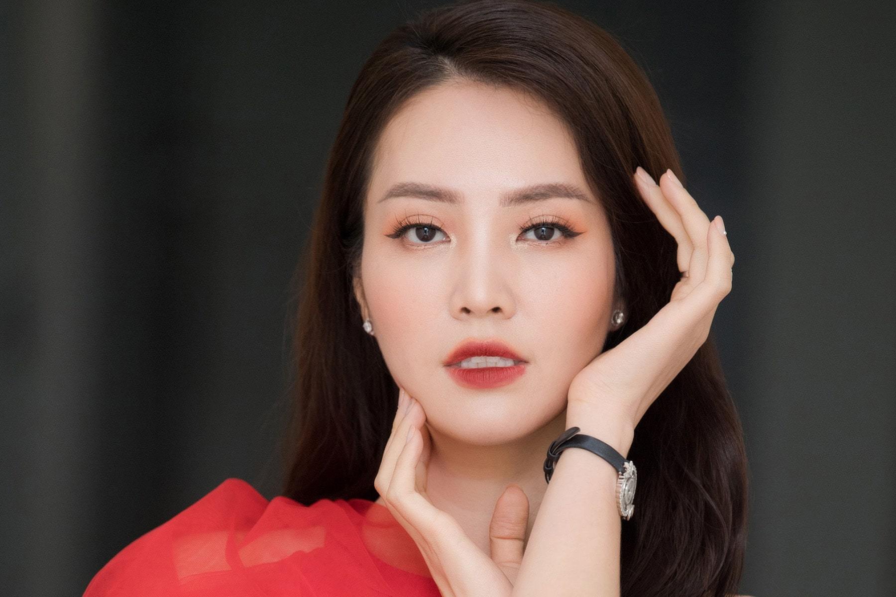 Á hậu Thụy Vân miễn nhiễm với những tin đồn không hay về mình