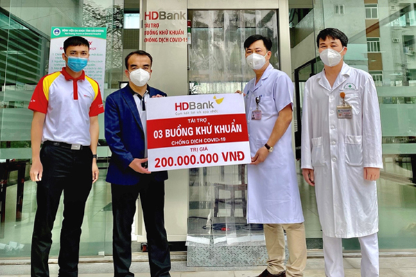 HDBank trao 3 buồng khử khuẩn hỗ trợ Hải Dương chống dịch Covid-19