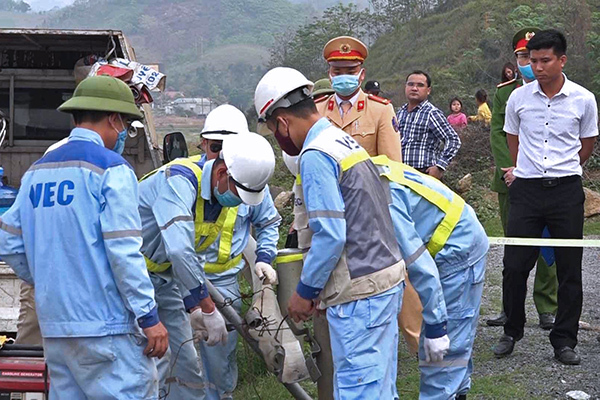 Trước khi ông Đoàn Ngọc Hải nghi có bao che, hộ lan cao tốc cứ rào lại bị phá