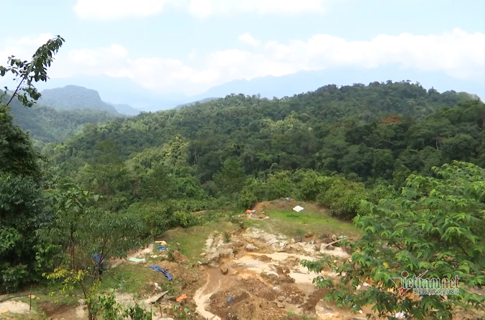 Đặt thuốc nổ đánh sập 29 hầm khai thác vàng trái phép ở Đà Nẵng