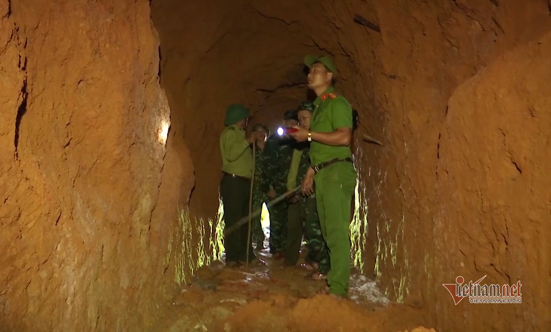 Đặt thuốc nổ đánh sập 29 hầm khai thác vàng trái phép ở Đà Nẵng