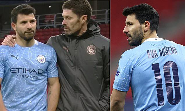 Aguero bức xúc: 