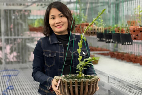 Người phụ nữ 8x say mê loài hoa ‘khó chiều’