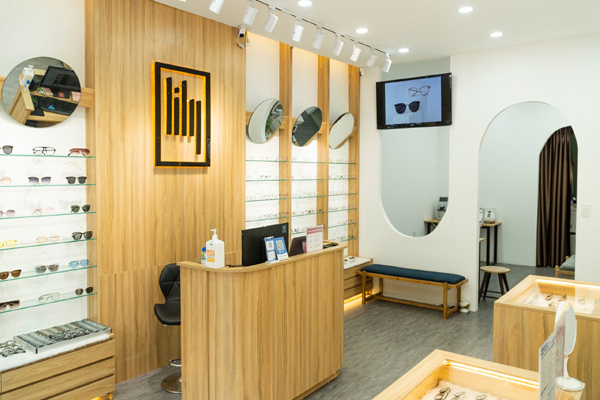 Lên đồ sành điệu với thời trang kính mắt Lily