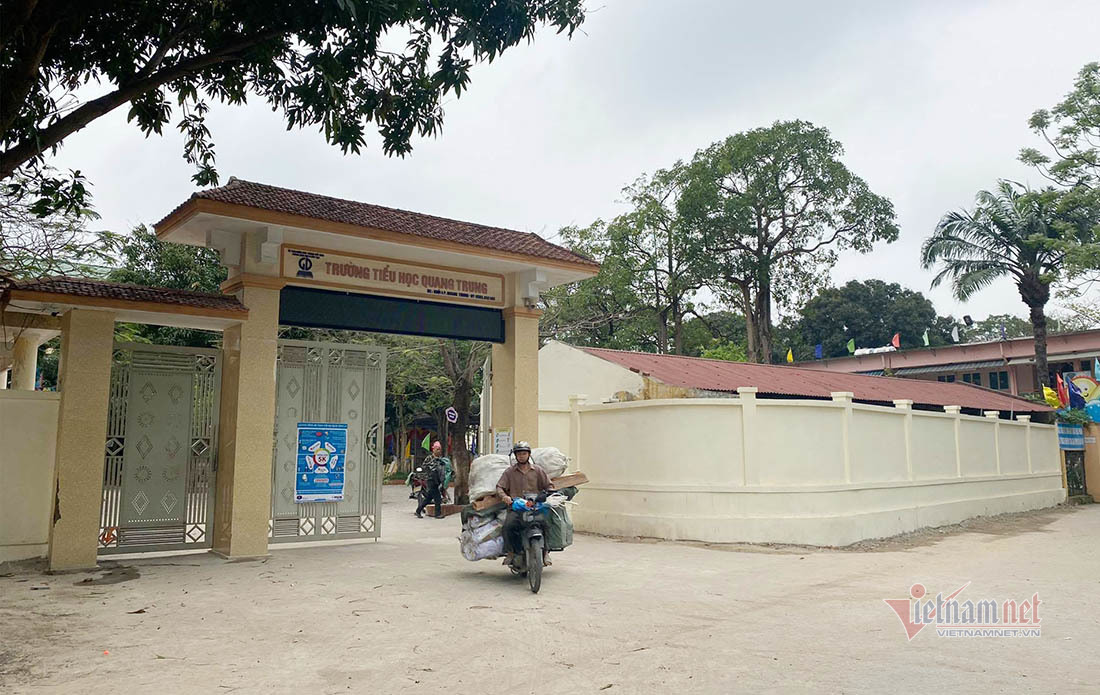 9 học sinh đau bụng sau khi uống nước ngọt miễn phí ở cổng trường
