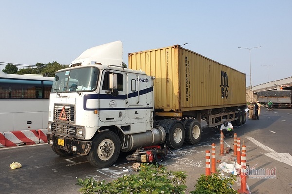 Xe container cán chết người ở nút giao thông hầm chui An Sương