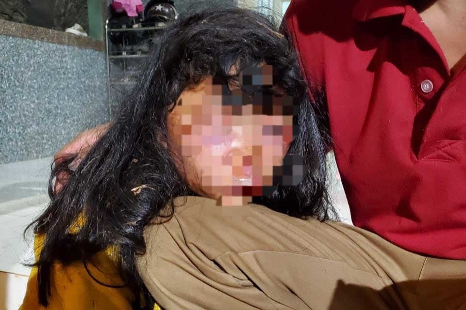 Truy tìm kẻ đánh dã man học sinh lớp 6 trên đường đi học về