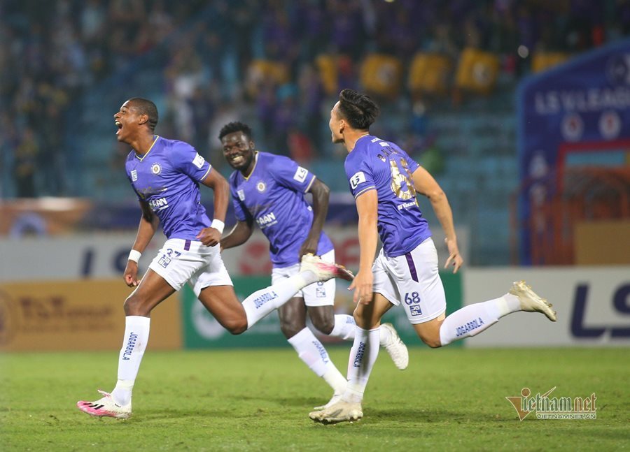 Hà Nội thắng kịch tính Thanh Hóa trong trận cầu đặc biệt